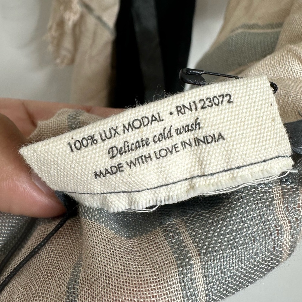 NWT Leigh & Luca Ombre Dye Lux Modal Black & Champaign Lightweight Scarf - Picture 5 of 11